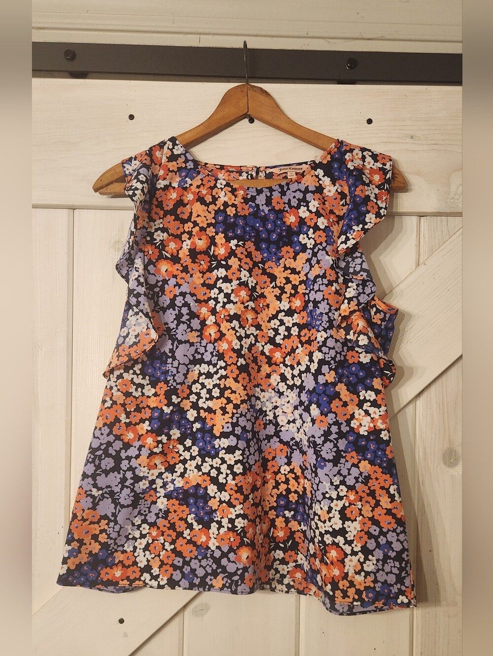Juicy Couture Floral Print Blouse Top. Ruffled Shoulders. Size L.